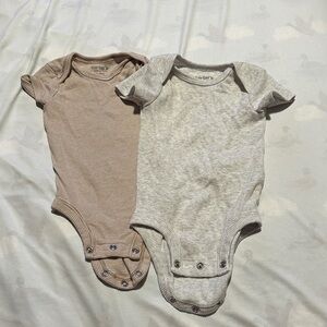 Carter’s onesies - set of 2